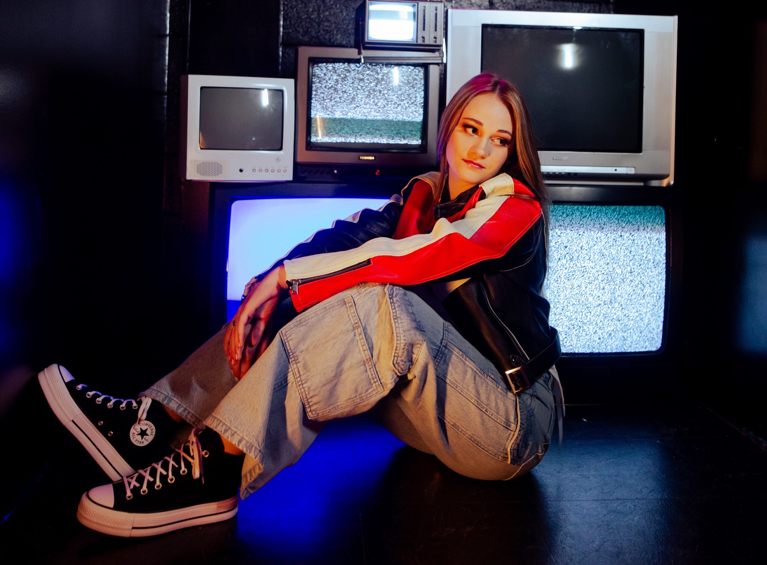 Kenadi-Dodds-Press-Photos-5-3-scaled.jpg